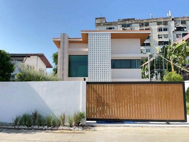 Bangkok, Real Estate For Sale, THB 18500000,  4 BR,  100 Sq. Feet,  Single House For Sale Near Chokchai 4 BTS Station And Lotus Wang Hin, 100 Square Meters,