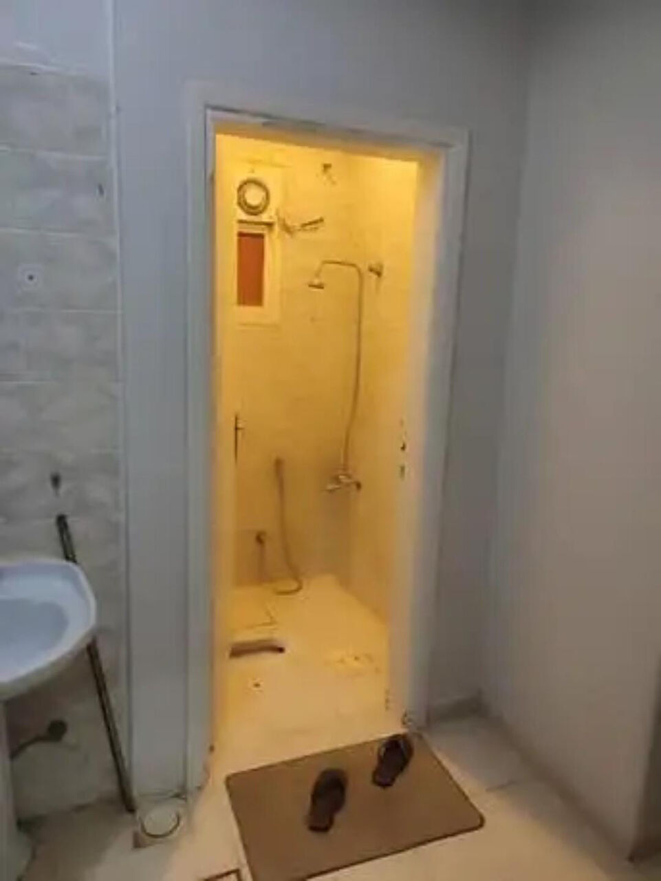 Riyadh, Rooms for Rent, SAR 900/month,  One Big And Spacious Room With Washroom