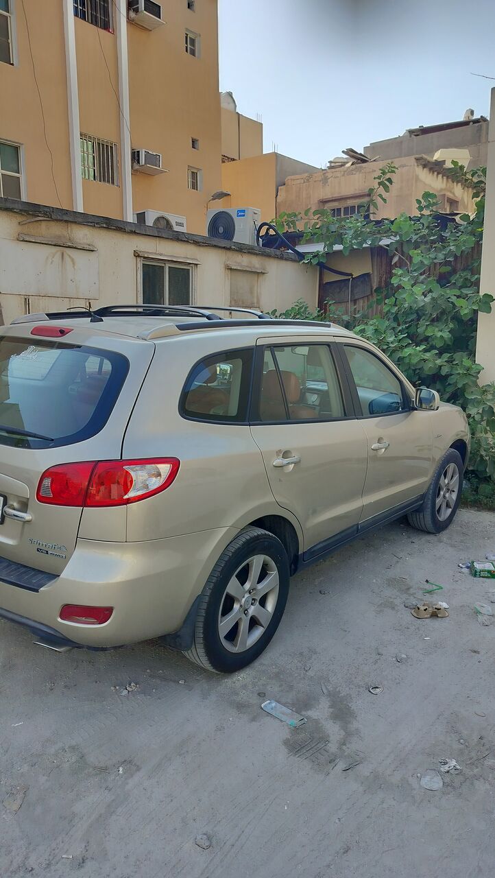 Manama, Vehicles, Cars & Trucks , BHD 1300,  Hyundai Santa Fe,  2008,  Automatic,  204567 KM,  For Sale- Hyundai Santafe Model ,  Color -Golden  Full Option, Good Condition Registra