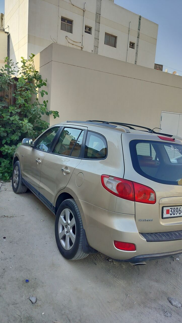 Manama, Vehicles, Cars & Trucks , BHD 1300,  Hyundai Santa Fe,  2008,  Automatic,  204567 KM,  For Sale- Hyundai Santafe Model ,  Color -Golden  Full Option, Good Condition Registra