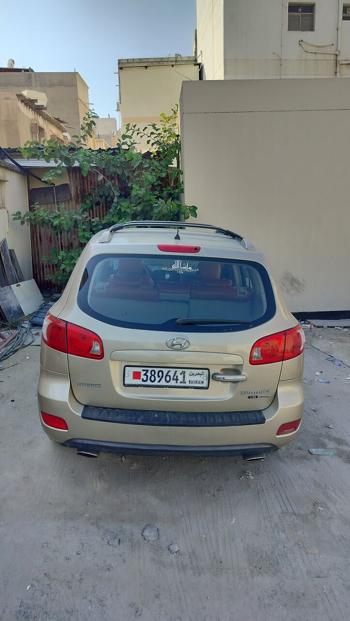 Manama, Vehicles, Cars & Trucks , BHD 1300,  Hyundai Santa Fe,  2008,  Automatic,  204567 KM,  For Sale- Hyundai Santafe Model ,  Color -Golden  Full Option, Good Condition Registra