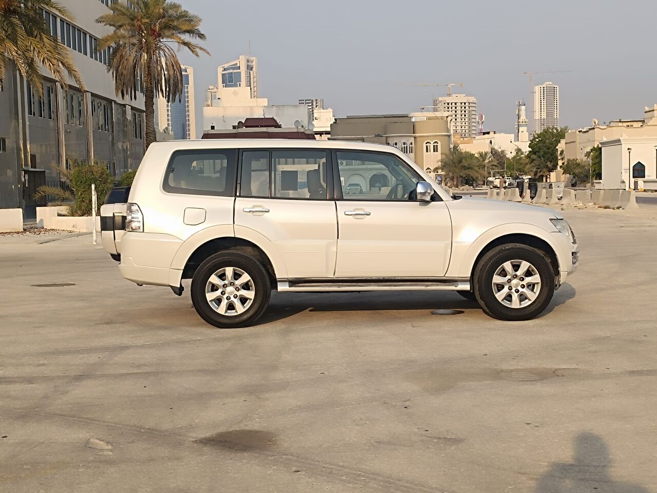 Manama, Vehicles, Cars & Trucks , BHD 4600,  Mitsubishi Pajero,  2018,  Automatic,  113000 KM,  EXCELLANT CONDITION
