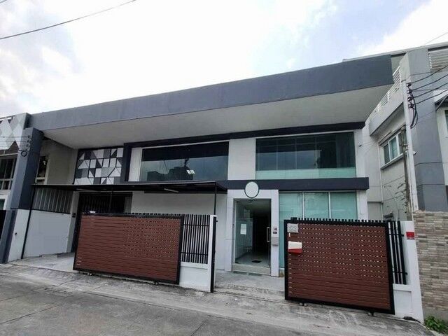 Bangkok, Villas, THB 90000,  110 Sq. Feet,  Warehouse For Rent With Office, Total 440 Sq M., Ramkhamhaeng Soi 4, Near Khlong Tan