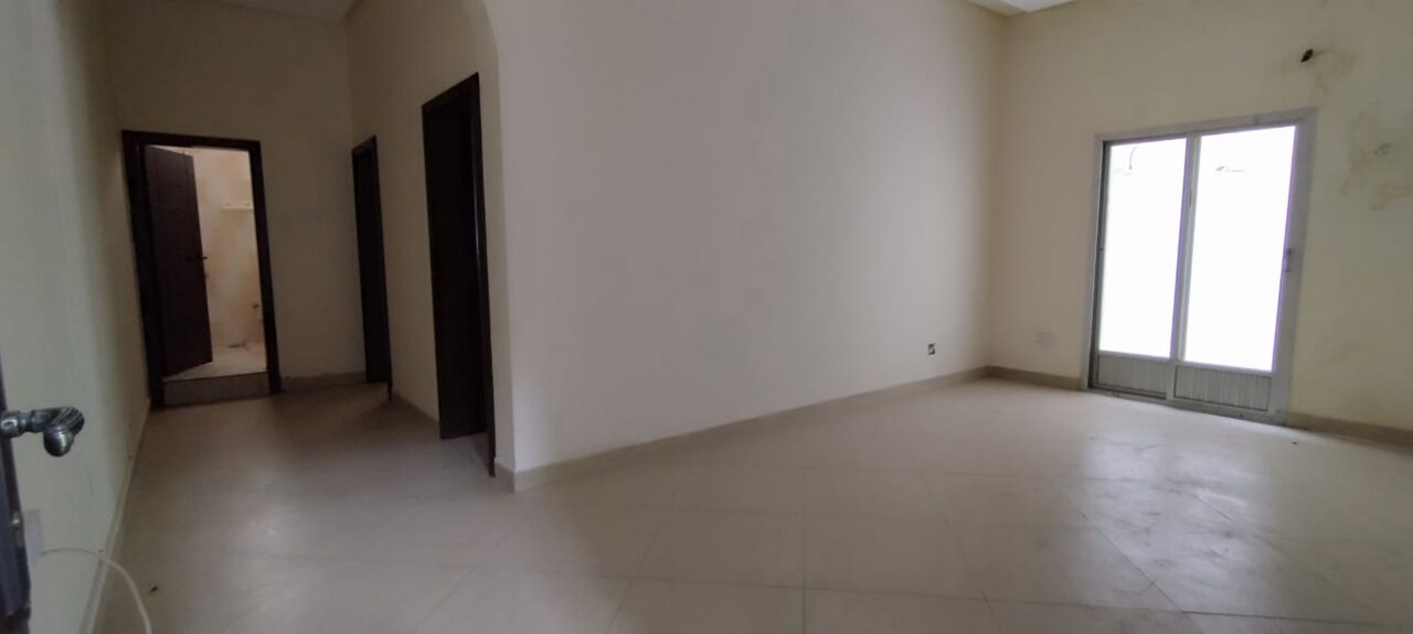 Manama, Apartments, Flats, Houses & Villas, BHD 140/year,  2 BR,  Buquwah:- Groundfloor 2Bhk Unfurnished Flat On Rent..