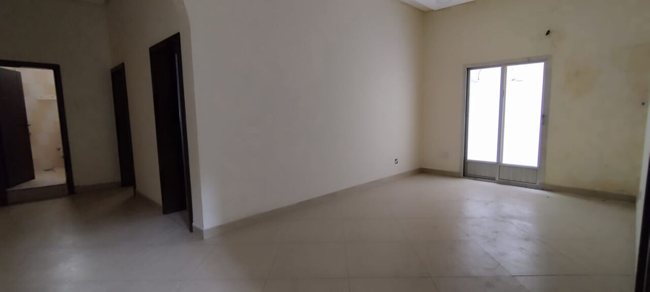 Manama, Apartments, Flats, Houses & Villas, BHD 140/year,  2 BR,  Buquwah:- Groundfloor 2Bhk Unfurnished Flat On Rent..