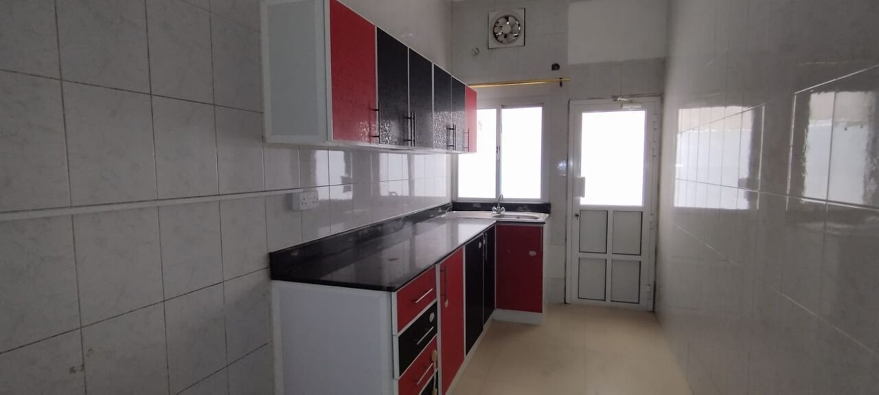 Manama, Apartments, Flats, Houses & Villas, BHD 140/year,  2 BR,  Buquwah:- Groundfloor 2Bhk Unfurnished Flat On Rent..