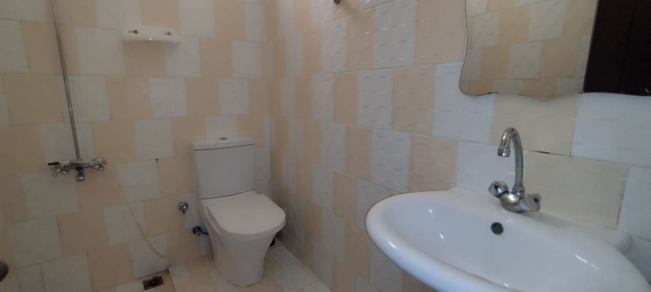Manama, Apartments, Flats, Houses & Villas, BHD 140/year,  2 BR,  Buquwah:- Groundfloor 2Bhk Unfurnished Flat On Rent..