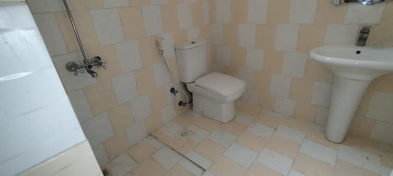 Manama, Apartments, Flats, Houses & Villas, BHD 140/year,  2 BR,  Buquwah:- Groundfloor 2Bhk Unfurnished Flat On Rent..