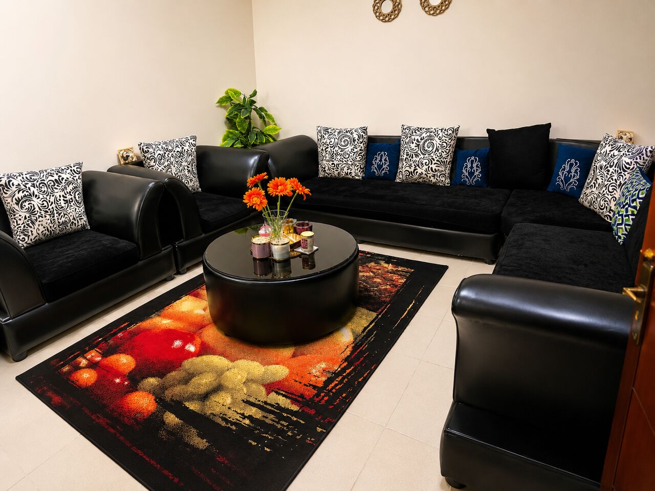 Riyadh, Furniture, SAR 1500,  Sofa Set Along With Table