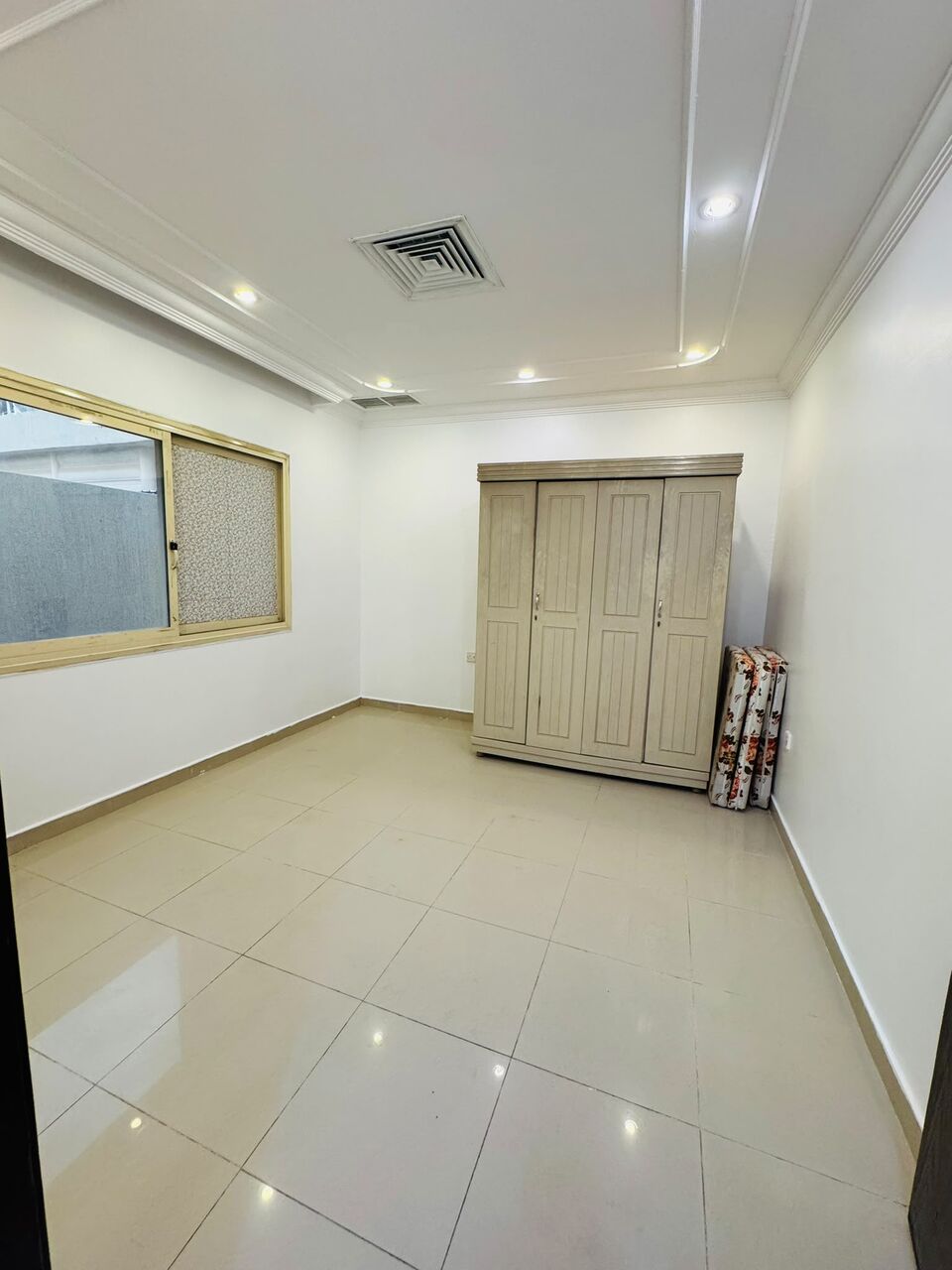 Kuwait City, Apartments, Flats, Houses & Villas, KWD 450/month,  3 BR,  Apartment For Rent In Al-Salam, 3 Bedrooms Including A Master Bedroom.