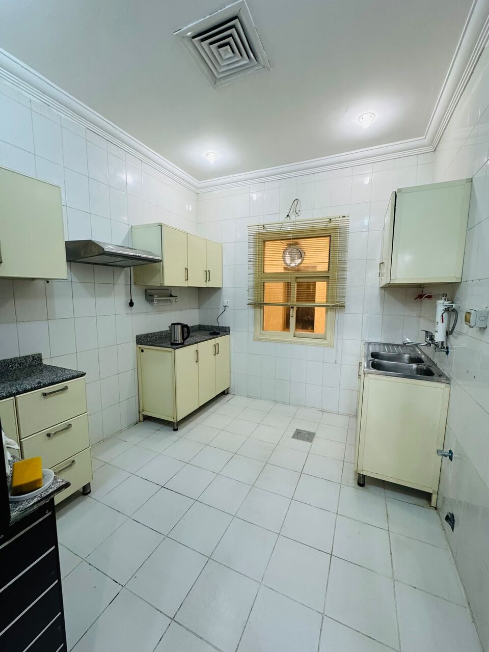 Kuwait City, Apartments, Flats, Houses & Villas, KWD 450/month,  3 BR,  Apartment For Rent In Al-Salam, 3 Bedrooms Including A Master Bedroom.
