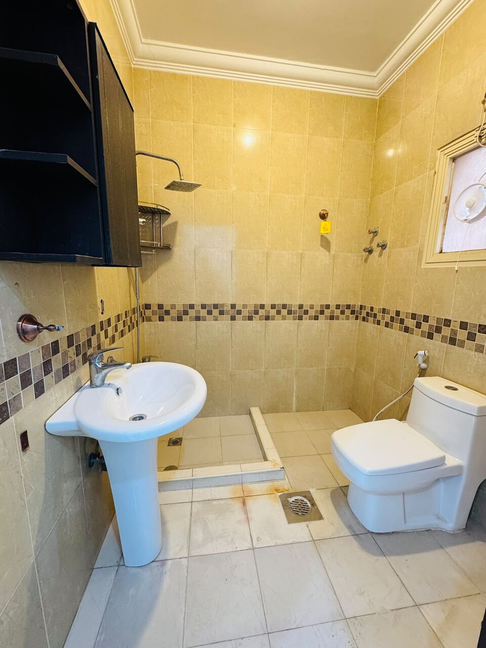 Kuwait City, Apartments, Flats, Houses & Villas, KWD 450/month,  3 BR,  Apartment For Rent In Al-Salam, 3 Bedrooms Including A Master Bedroom.