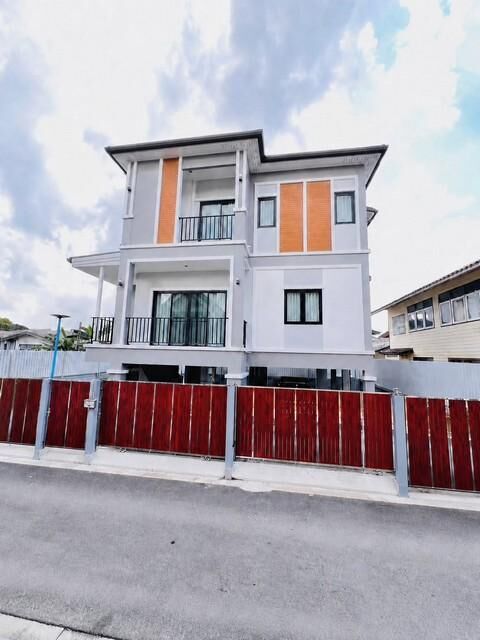Bangkok, Real Estate For Sale, THB 7970000,  4 BR,  50 Sq. Feet,  3-storey Detached House For Sale, 260 Sq M, Self-built, New Condition, Phatthanakan 32,