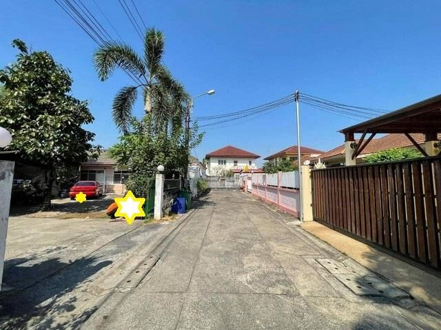 Bangkok, Real Estate For Sale, THB 7500000,  6 BR,  129 Sq. Feet,  Land For Sale 129 Sq M With A One-story House. The Area Along The Expressway Soi Social