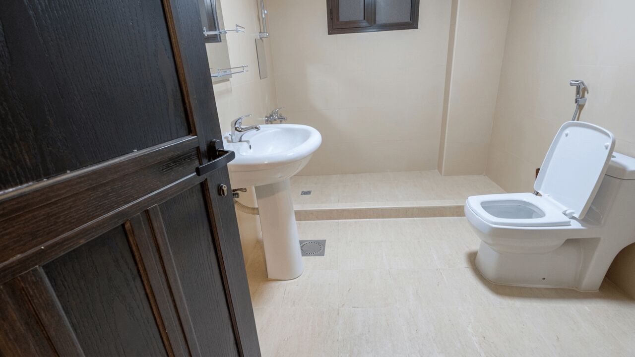 Kuwait City, Apartments, Flats, Houses & Villas, KWD 600/month,  3 BR,  Apartment For Rent In Al-Khalidiyah, Ground Floor, Shared Entrance.