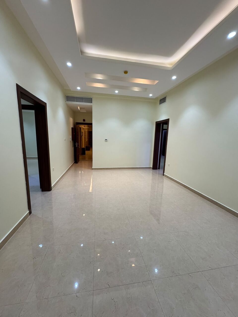 Kuwait City, Apartments, Flats, Houses & Villas, KWD 565/month,  3 BR,  For Rent: Semi-furnished Apartment In Hawally, 3 Master Bedrooms