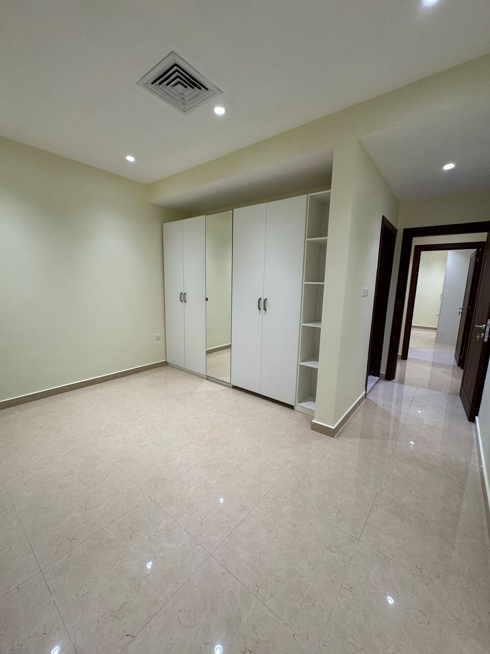 Kuwait City, Apartments, Flats, Houses & Villas, KWD 565/month,  3 BR,  For Rent: Semi-furnished Apartment In Hawally, 3 Master Bedrooms