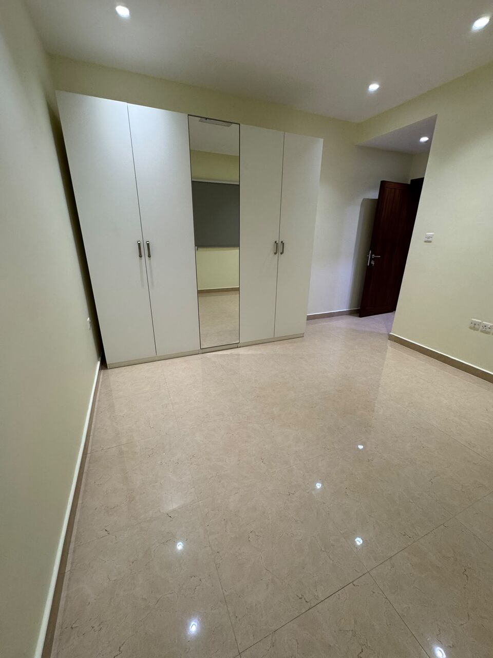 Kuwait City, Apartments, Flats, Houses & Villas, KWD 565/month,  3 BR,  For Rent: Semi-furnished Apartment In Hawally, 3 Master Bedrooms