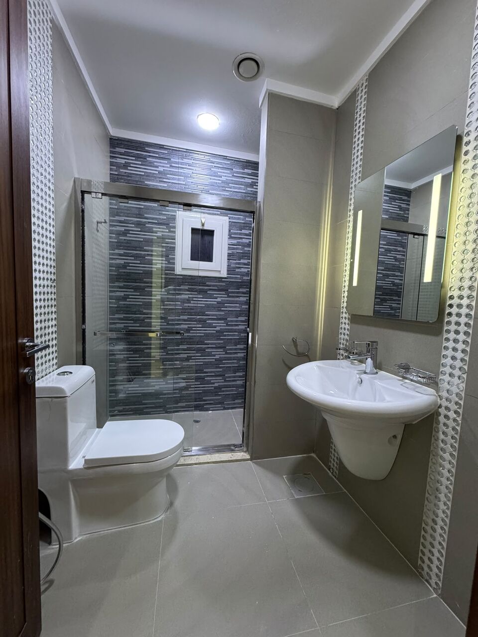 Kuwait City, Apartments, Flats, Houses & Villas, KWD 565/month,  3 BR,  For Rent: Semi-furnished Apartment In Hawally, 3 Master Bedrooms