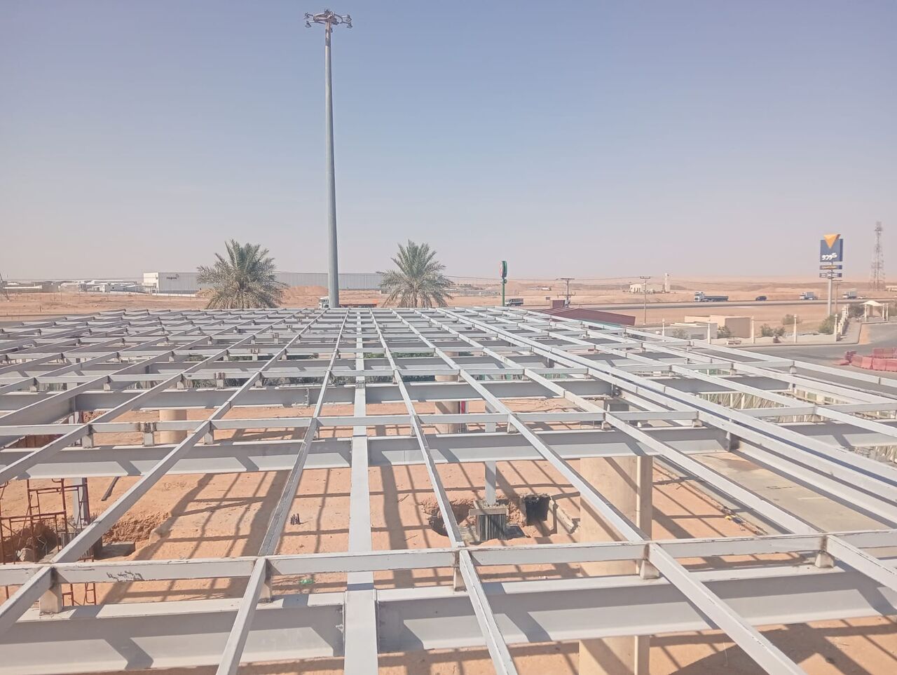 Riyadh, Construction, للحدادة و المونيم،الذجاج
