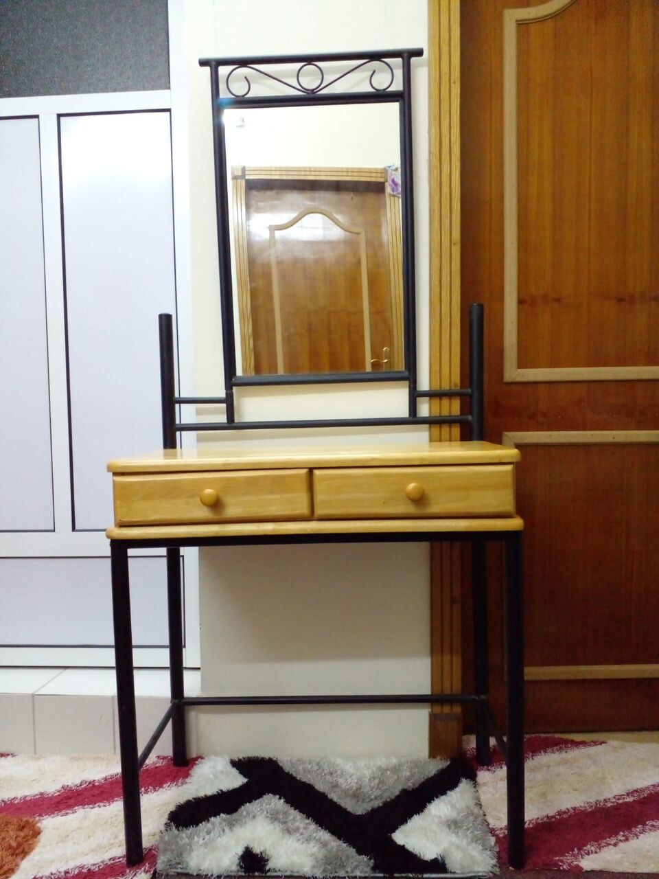 Manama, Furniture, BHD 10,  For Sale Dressing Table With 2 Drawer