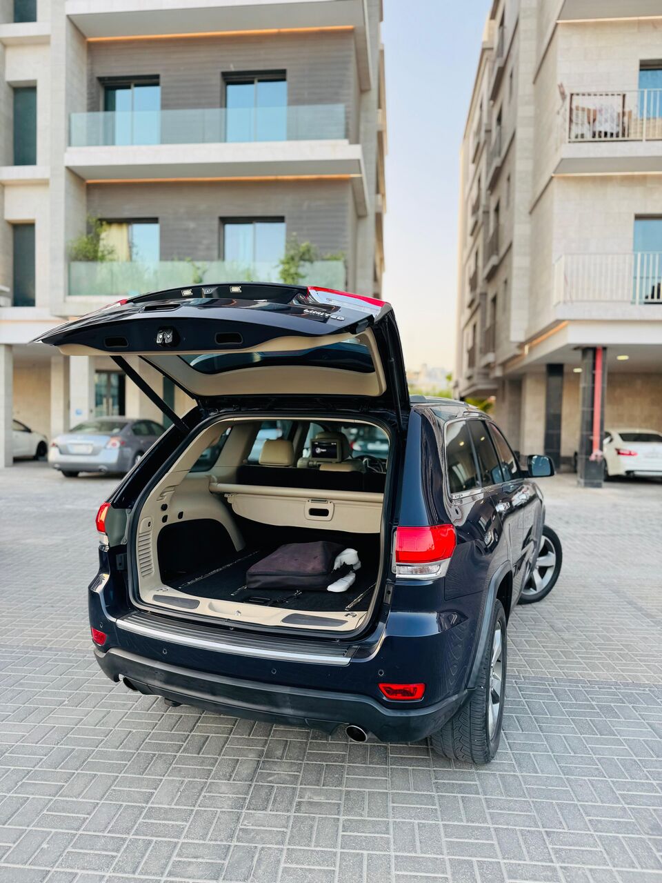 Bahrain Bay, Vehicles, Cars & Trucks , BHD 4600,  Jeep Cherokee,  2015,  Automatic,  123000 KM,  Jeep Grand Cherokee