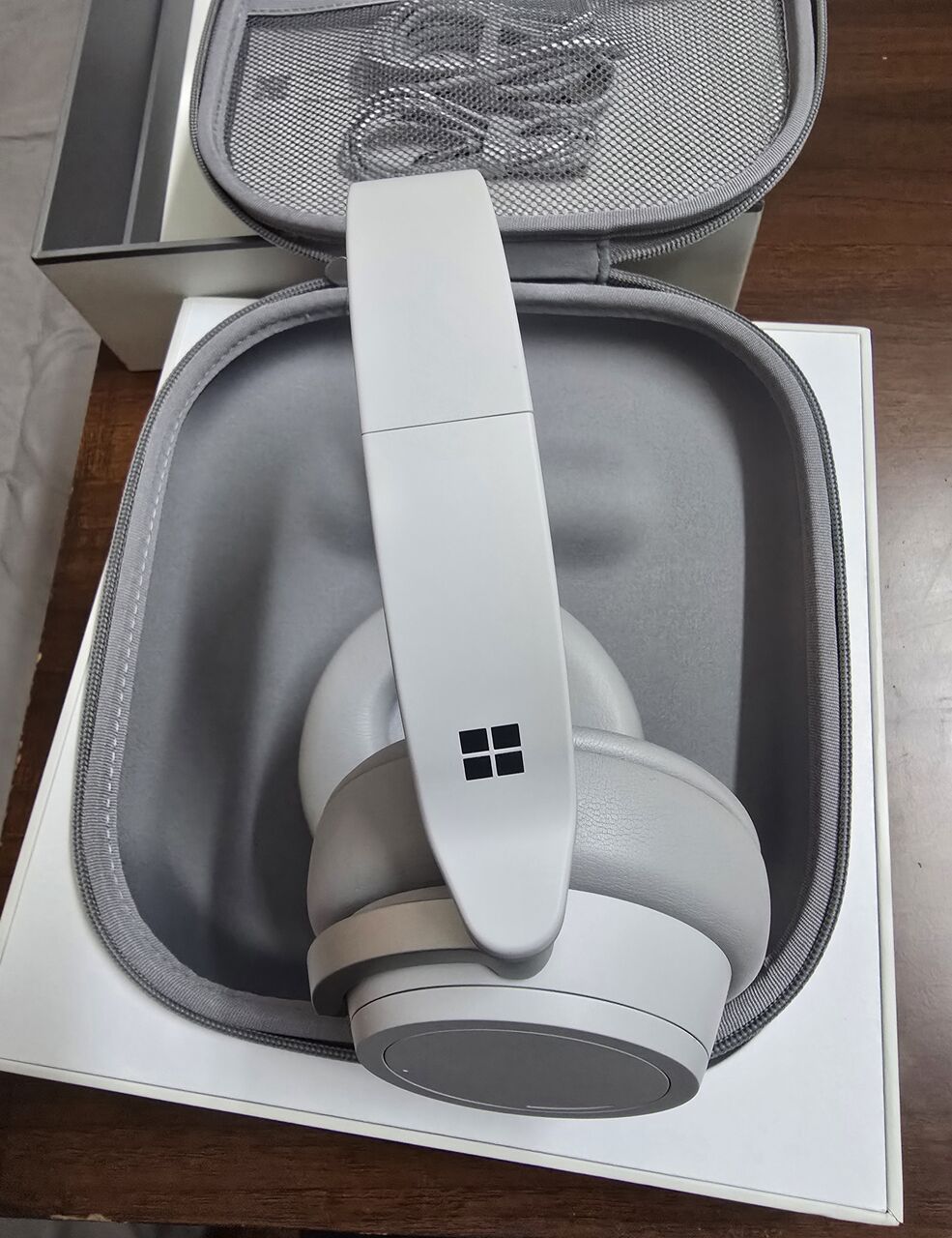 Jeddah, Electronics, SAR 600,  Surface Headphones 2