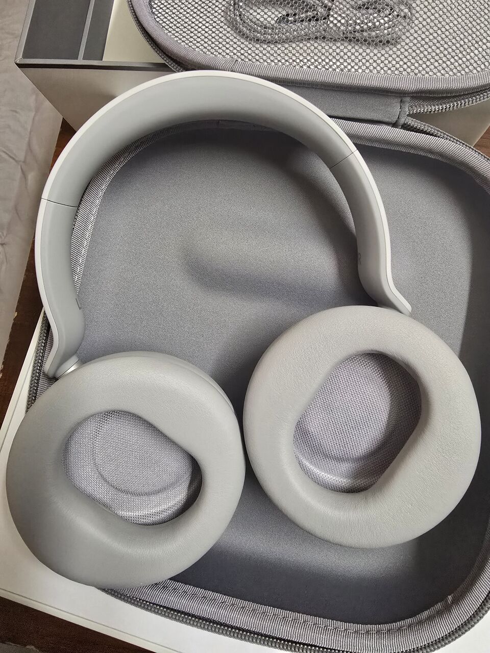 Jeddah, Electronics, SAR 600,  Surface Headphones 2