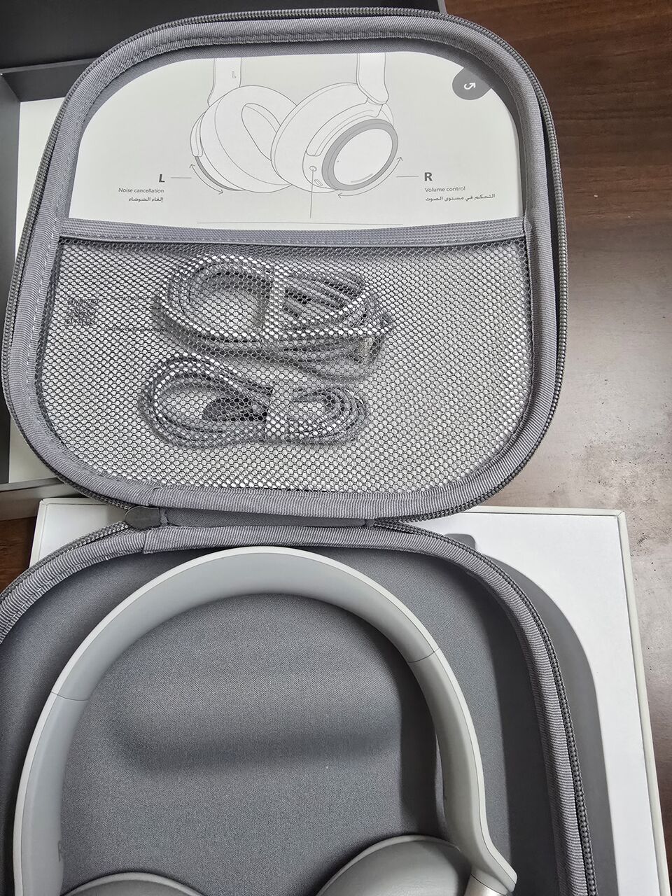 Jeddah, Electronics, SAR 600,  Surface Headphones 2