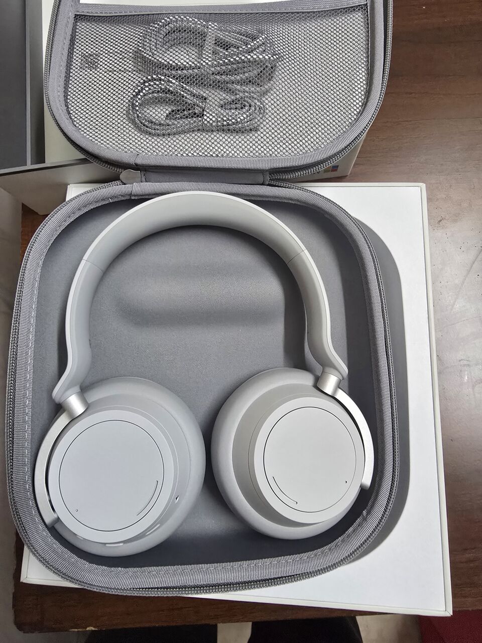 Jeddah, Electronics, SAR 600,  Surface Headphones 2