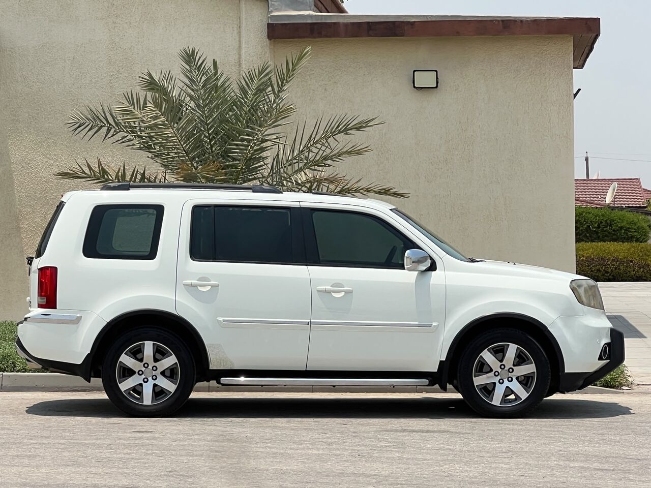 Riffa, Vehicles, Cars & Trucks , BHD 2400,  Honda Pilot,  2012,  Automatic,  250000 KM,    FULL OPTION MODEL  FOR SALE