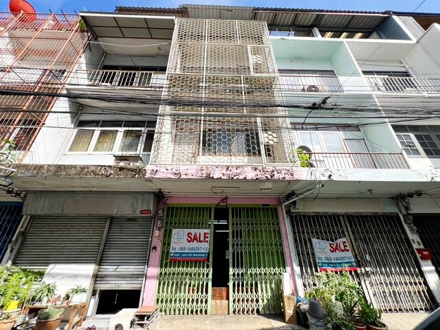 Bangkok, Real Estate For Sale, THB 7700000,  3 BR,  12 Sq. Feet,  For Sale: 4-story Commercial Building, Soi Phahonyothin 1, 100 Meters From The Entrance,