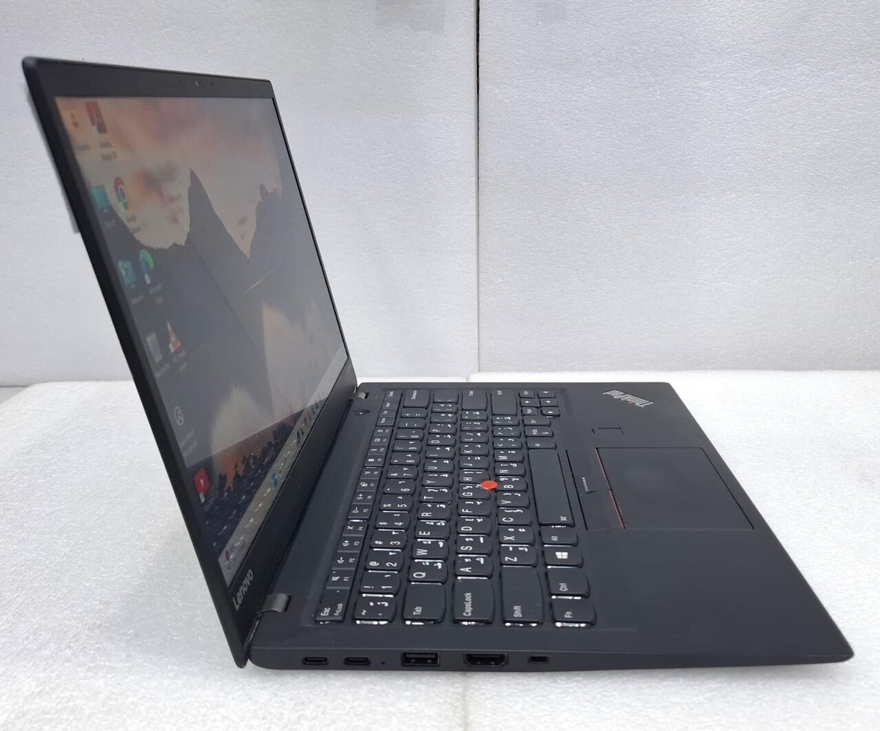 East Riffa, Computers, BHD 99,  Lenovo X1 Carbon Core I7 7th Generation Laptop 16GB DDR4 RAM 14" Full HD Screen Win 11 Pro