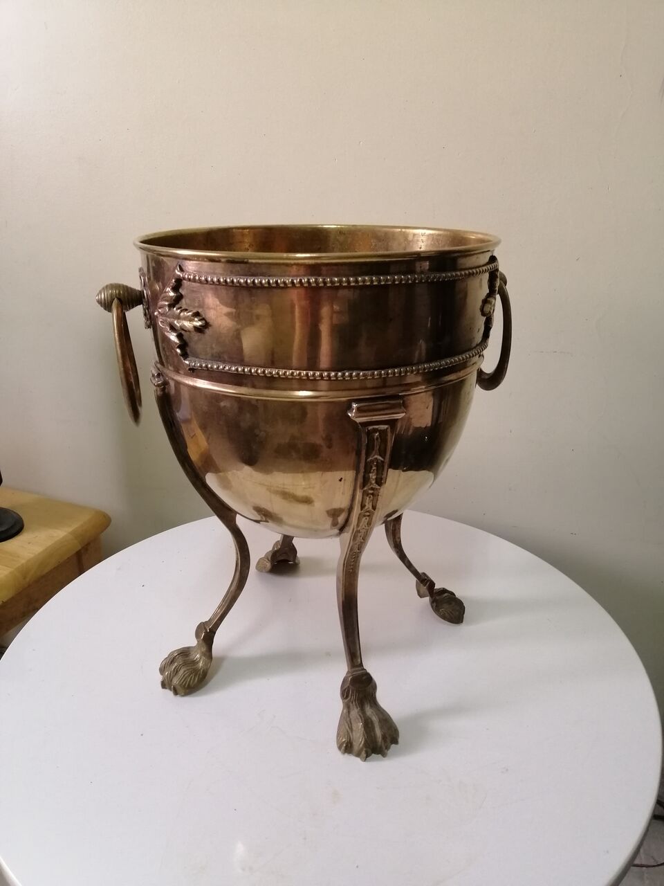 Dhahrat Laban, Furniture, SAR 500,  Vintage Solid Brass/Bronze Ice Bucket & Planter With Claw Feet (Heavy 2.5 Kg)