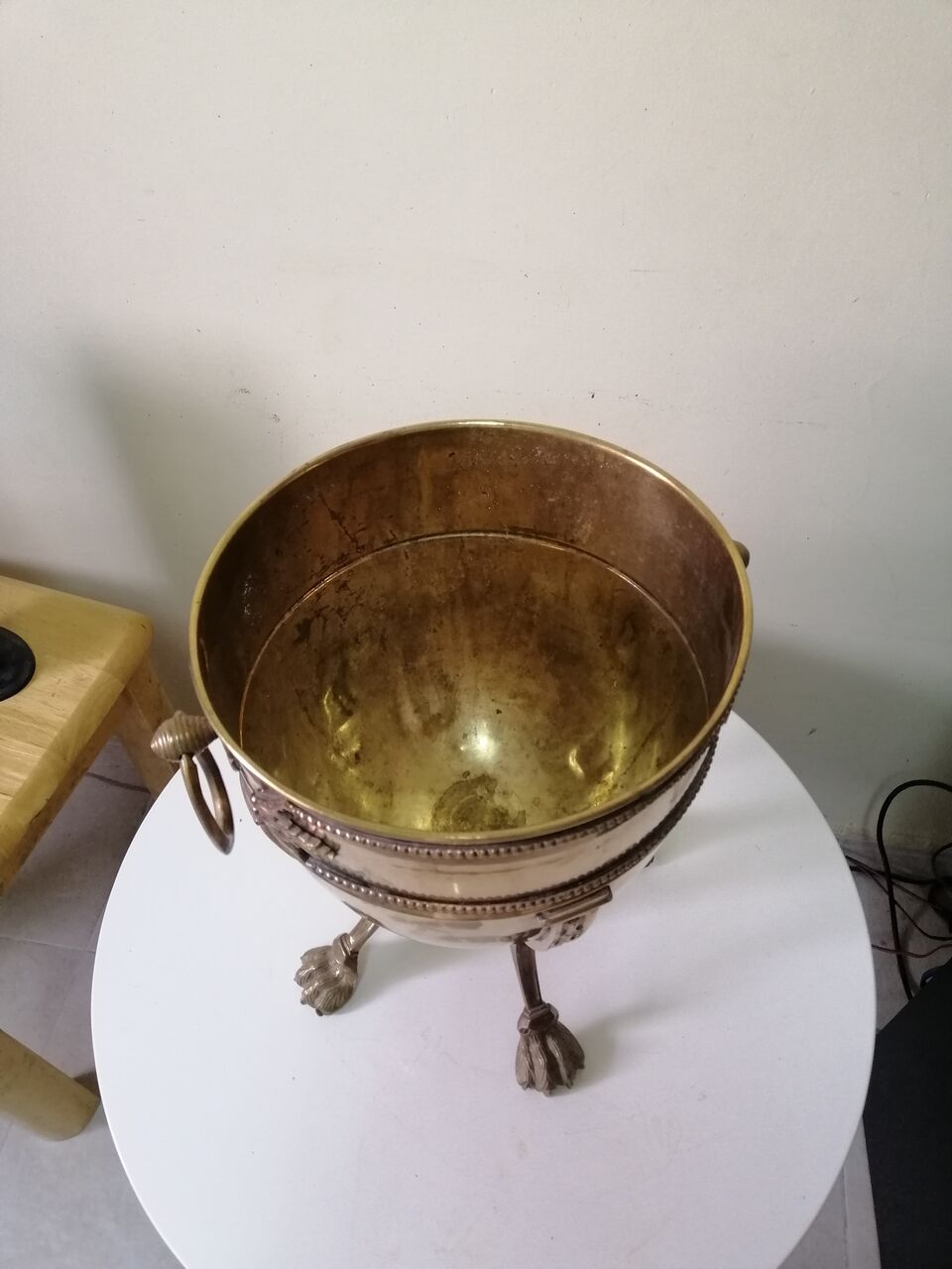 Dhahrat Laban, Furniture, SAR 500,  Vintage Solid Brass/Bronze Ice Bucket & Planter With Claw Feet (Heavy 2.5 Kg)