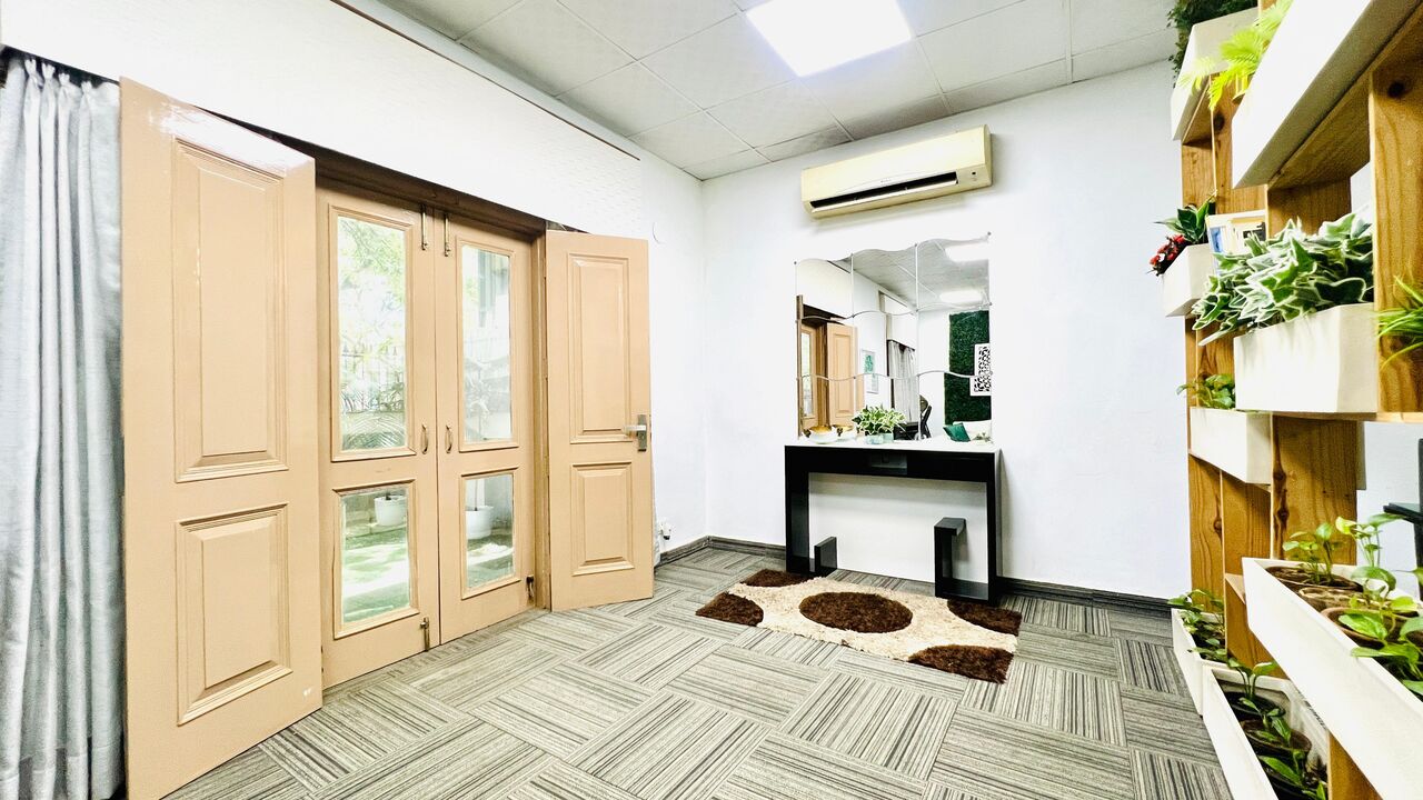 Gurgaon, Apartments, Flats, Houses & Villas, INR 4000/day,  Furnished,  1 BR,  450 Sq. Feet,  One Bedroom Apartment Galleria