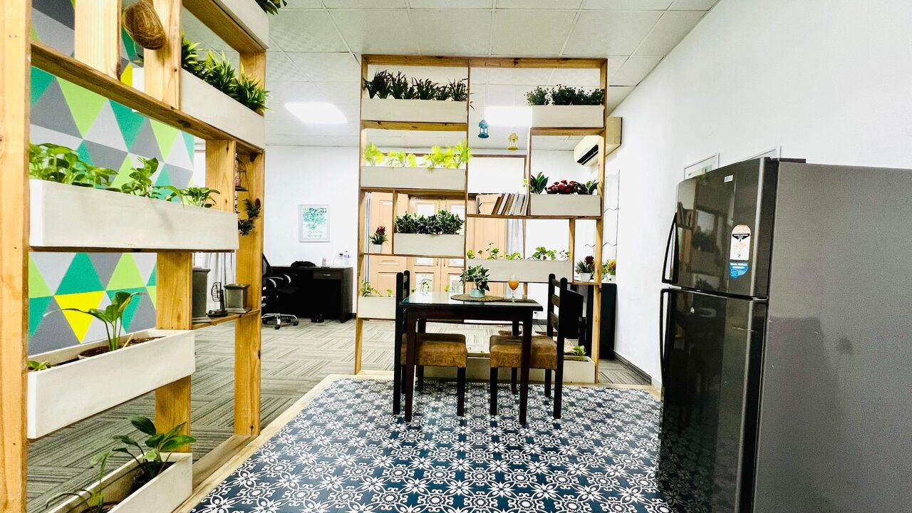 Gurgaon, Apartments, Flats, Houses & Villas, INR 4000/day,  Furnished,  1 BR,  450 Sq. Feet,  One Bedroom Apartment Galleria