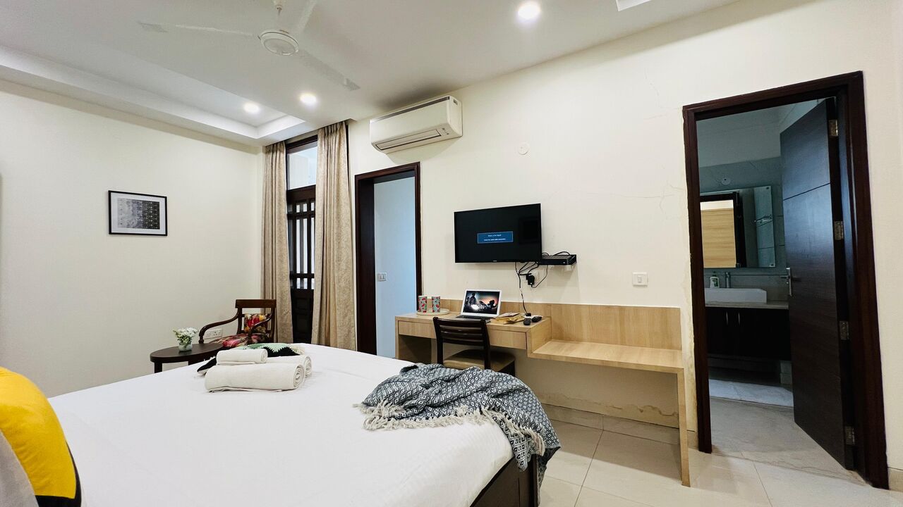 Gurgaon, Apartments, Flats, Houses & Villas, INR 3000/day,  Furnished,  Studio,  350 Sq. Feet,  Studio Apartment Golf Course Road