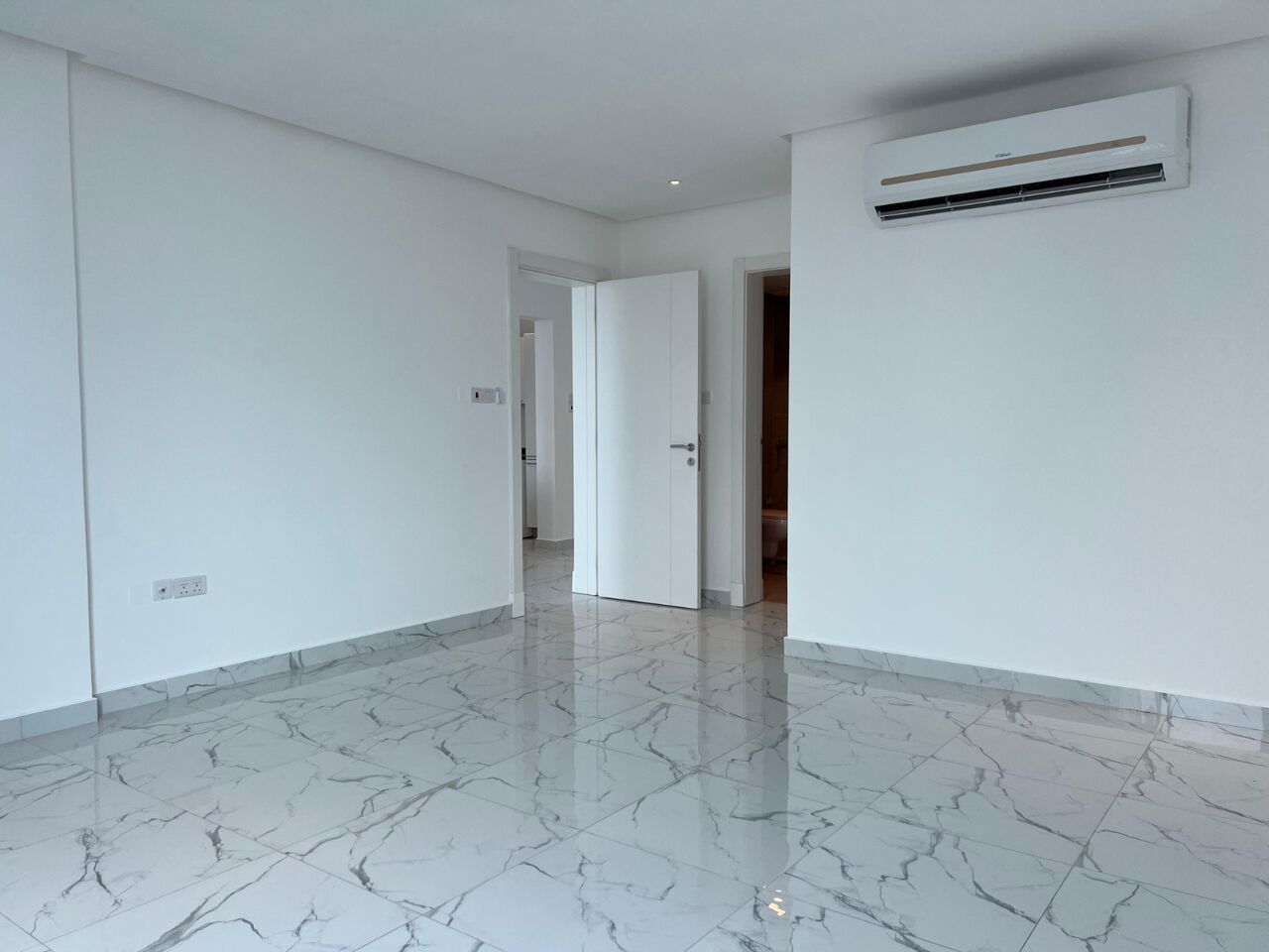 Manama, Apartments, Flats, Houses & Villas, BHD 390/month,  2 BR,  TWO BEDROOM FLAT AT SEEF