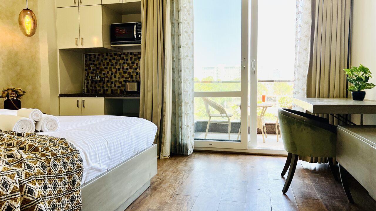 Gurgaon, Apartments, Flats, Houses & Villas, INR 3500/month,  Furnished,  Studio,  350 Sq. Feet,  Bluo Luxury Studio With Bathtub
