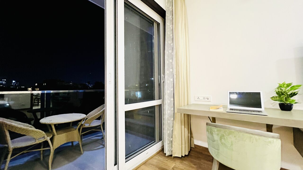 Gurgaon, Apartments, Flats, Houses & Villas, INR 3500/month,  Furnished,  Studio,  350 Sq. Feet,  Bluo Luxury Studio With Bathtub
