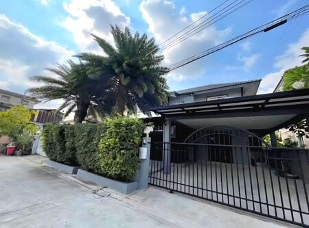 Bangkok, Real Estate For Sale, THB 8500000,  3 BR,  47 Sq. Feet,  Urgent Sale, 2-story Detached House, Unrak Village, Soi Nakniwat 15, Near Central