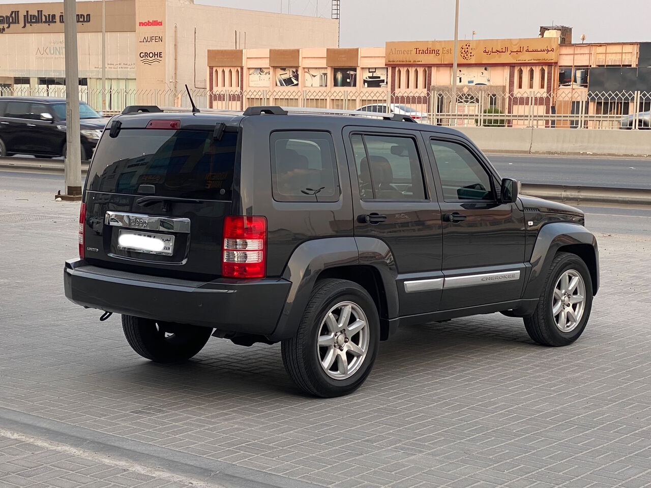 Manama, Vehicles, Cars & Trucks , BHD 1150,  Jeep Grand Cherokee LTD,  2010,  Automatic,  202750 KM,    (Black)