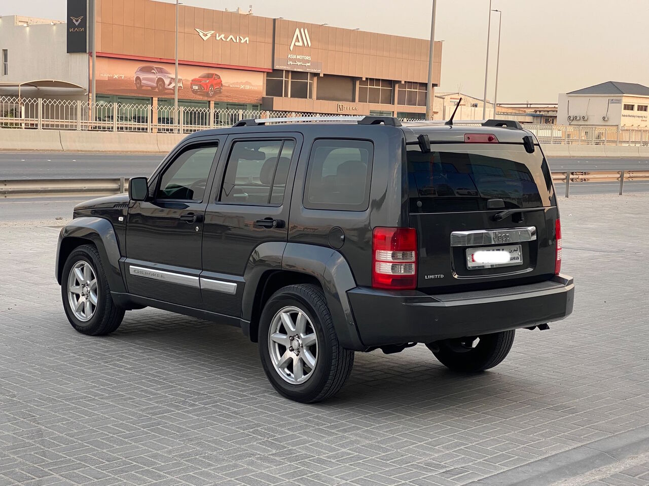 Manama, Vehicles, Cars & Trucks , BHD 1150,  Jeep Grand Cherokee LTD,  2010,  Automatic,  202750 KM,    (Black)