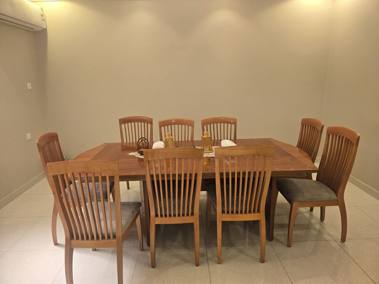 Riyadh, Furniture, SAR 1000,  Dinning Table