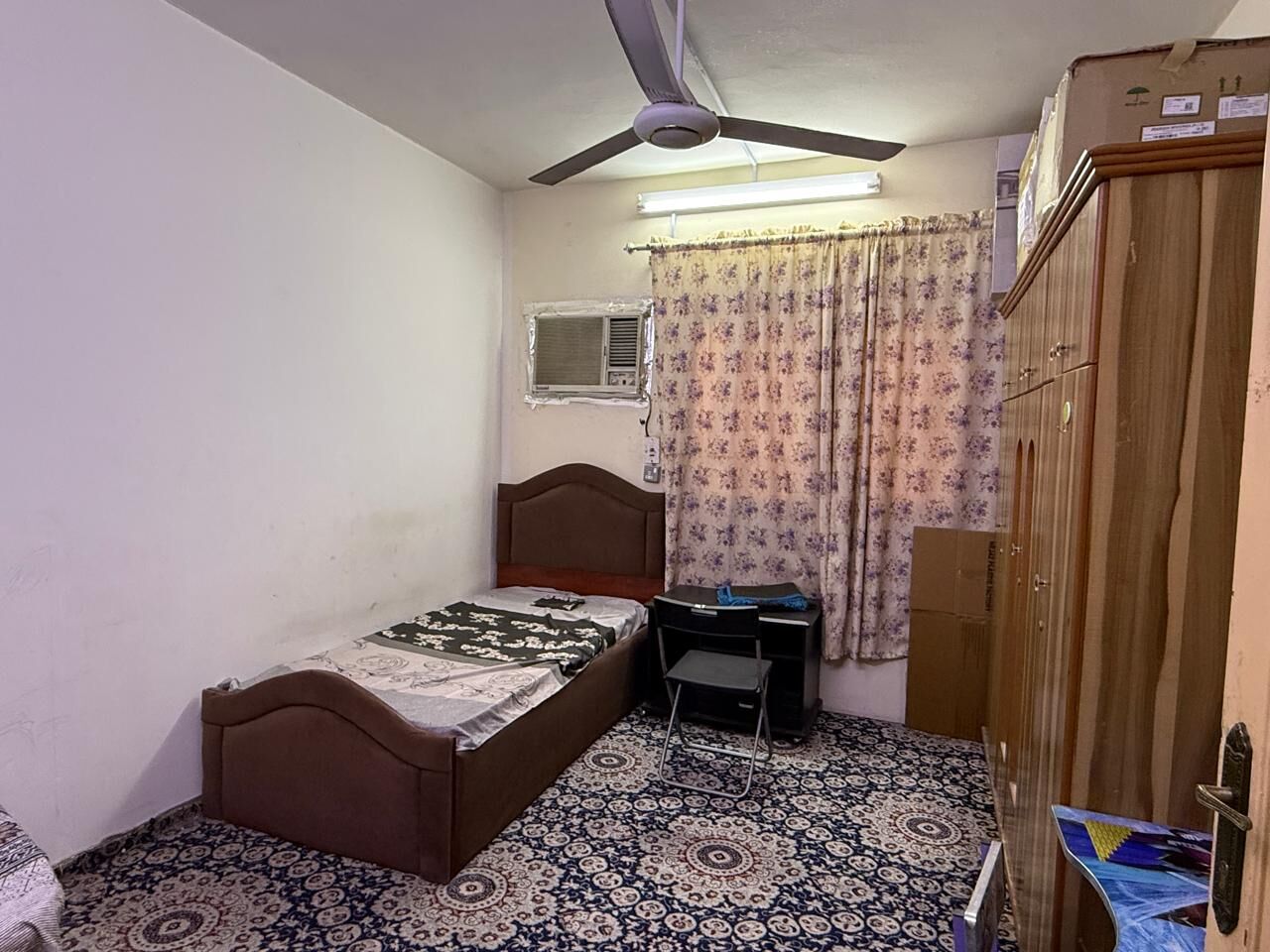 Hara, Sublets, SAR 1300/month,  1 BR,  1 Room @ Hara- AlMurabba, Near Al-Jalsa Resturant,opp: Post Office Mosque