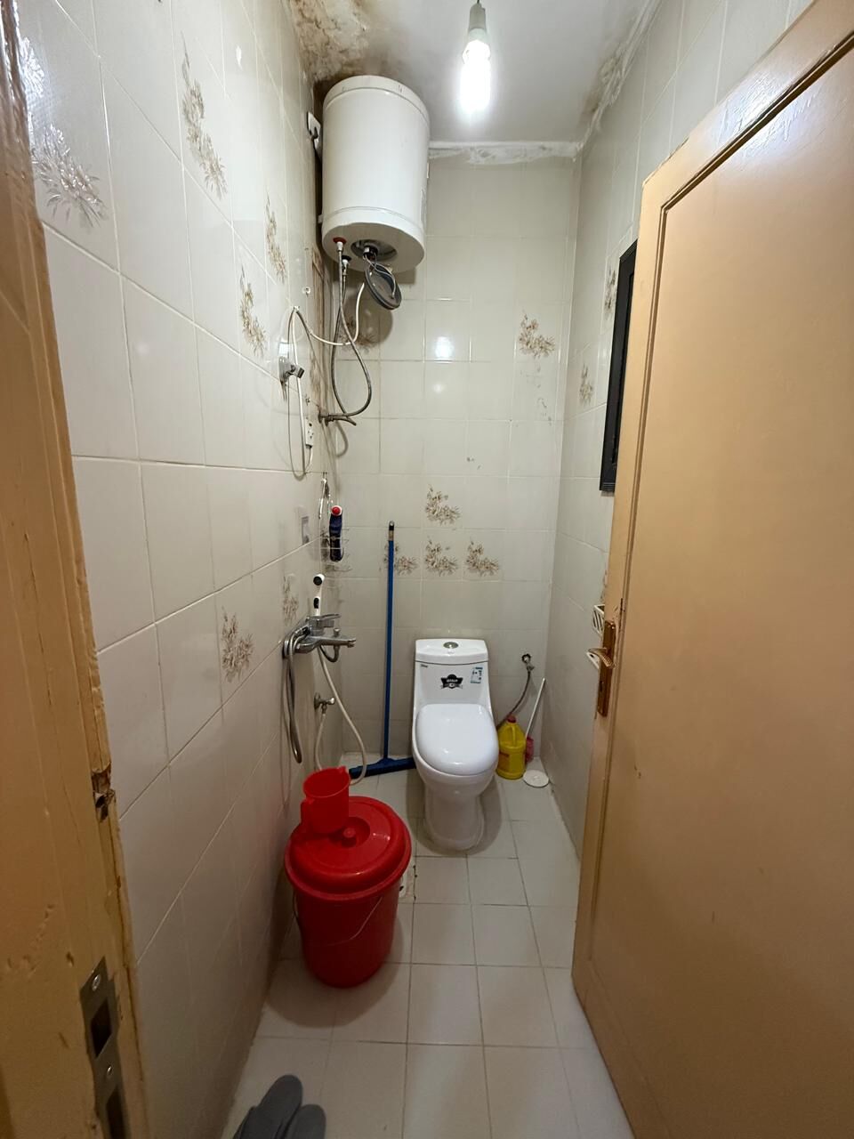 Hara, Sublets, SAR 1300/month,  1 BR,  1 Room @ Hara- AlMurabba, Near Al-Jalsa Resturant,opp: Post Office Mosque