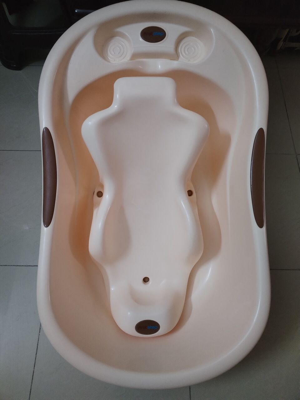 Riyadh, Household Items, SAR 200,  Kids Car Bed