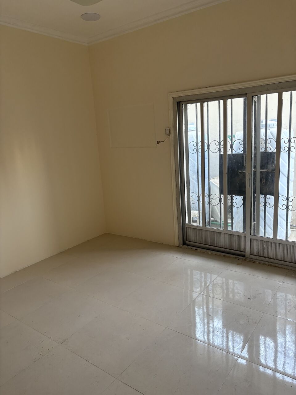 Zinj, Apartments, Flats, Houses & Villas, BHD 250/month,  Furnished,  3 BR,  192 Sq. Meter,  3BHK Flat/ Ground Floor  For Rent 250 Without  EWA Zinj Al Kindi Hospital