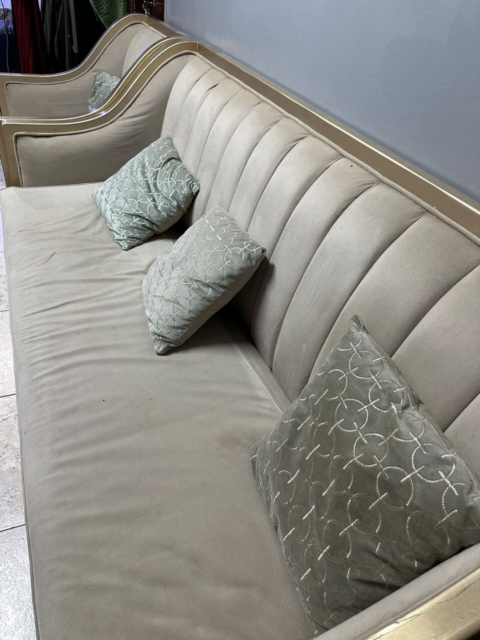 Riyadh, Furniture, SAR 300,  Selling A Spacious *11-seater Sofa Set* In Good Condition For